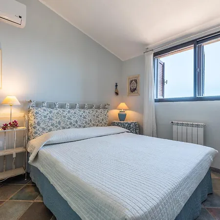 Allegra Panoramica 150 Mt Dal Mare Simius